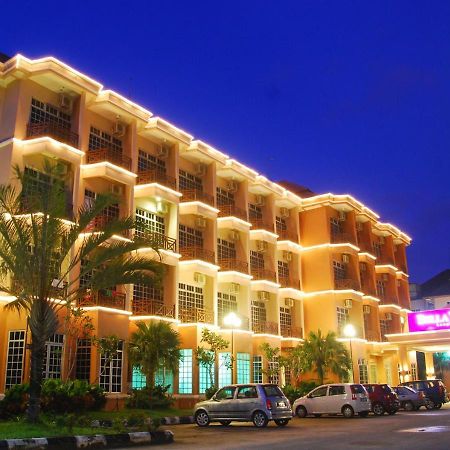 Bella Vista Express Hotel Pantai Cenang  Exterior photo